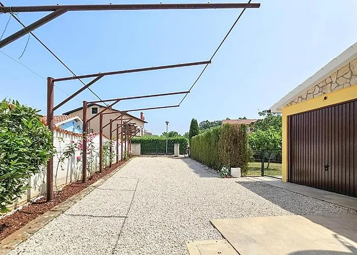 Beautiful Home In Novigrad With Wifi