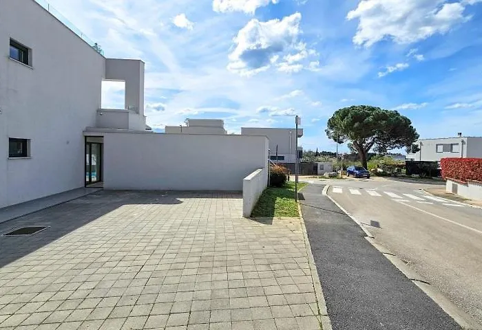 Sea House 3